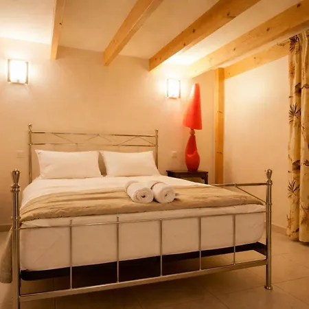 Apartman Loft Type Eiffel 8 Personnes Rue Du Palais